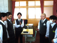 ２